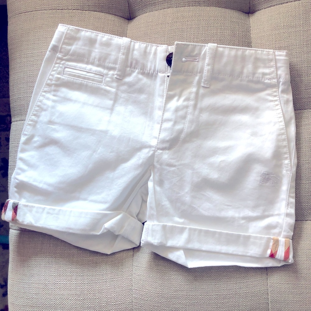 Beautiful white Burberry shorts. Size 4T.